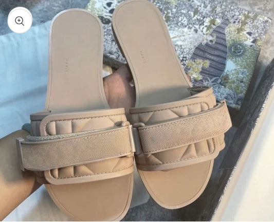 d10r sandals
